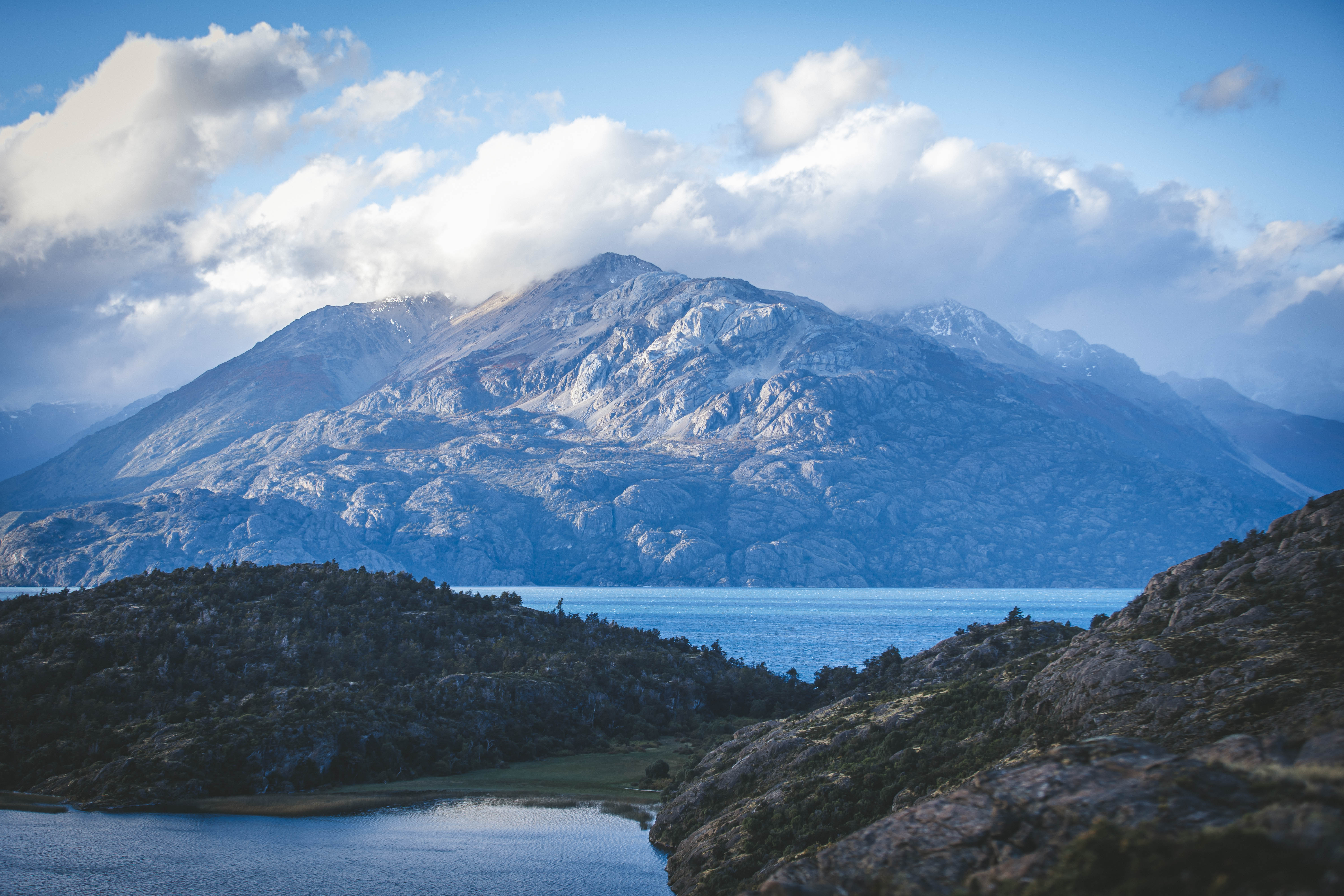 Lago e cordilheira · Patagônia Chilena