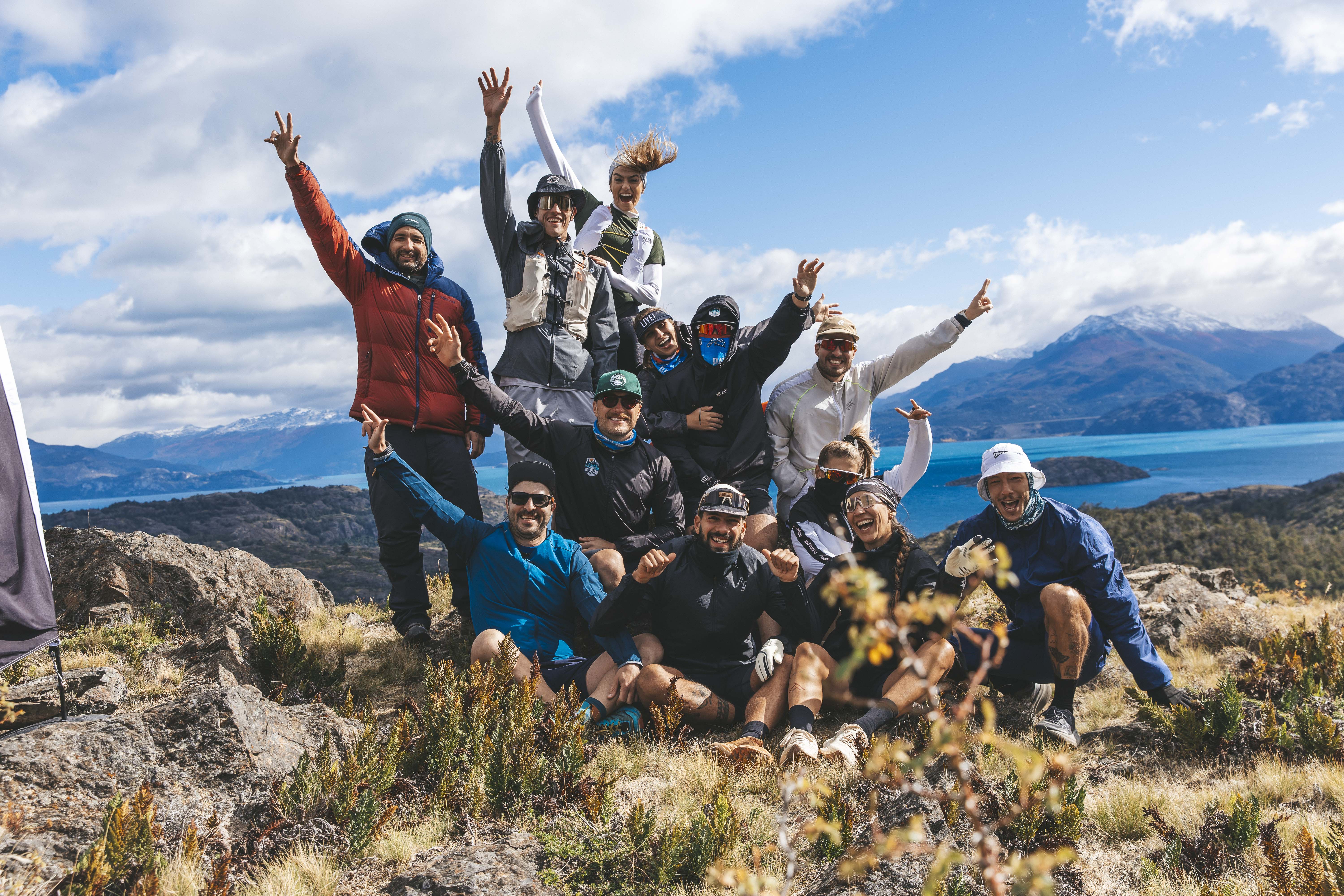 O grupo no cume · Lago General Carrera